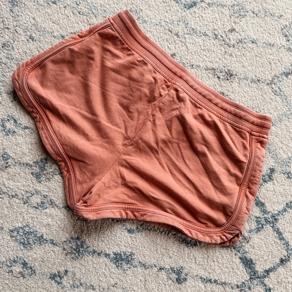 Aerie Shorts - 100% cotton - faded rust colour - Size M - Picture 3 of 5